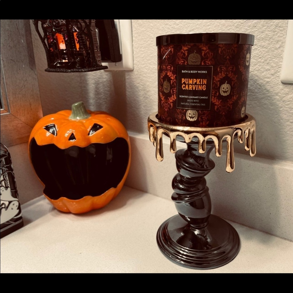 TILTED HALLOWEEN PEDESTAL 3-WICK CANDLE HOLDER